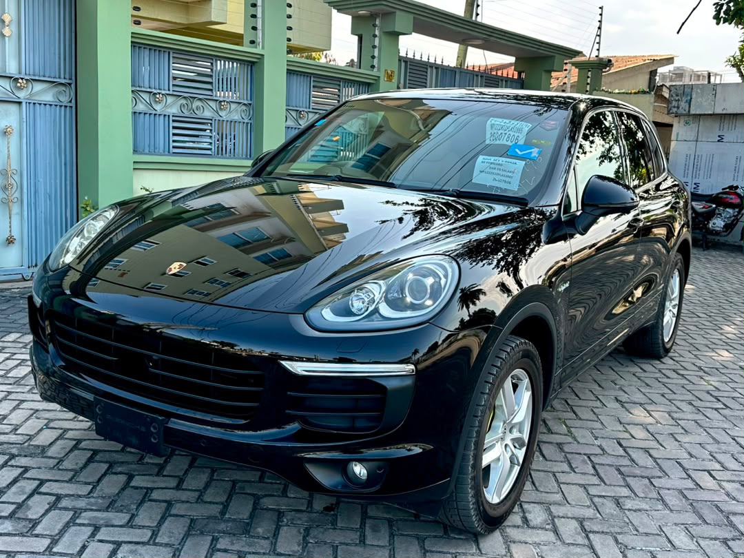 PORSCHE CAYENNE  S e-Hybrid thumbnail 2